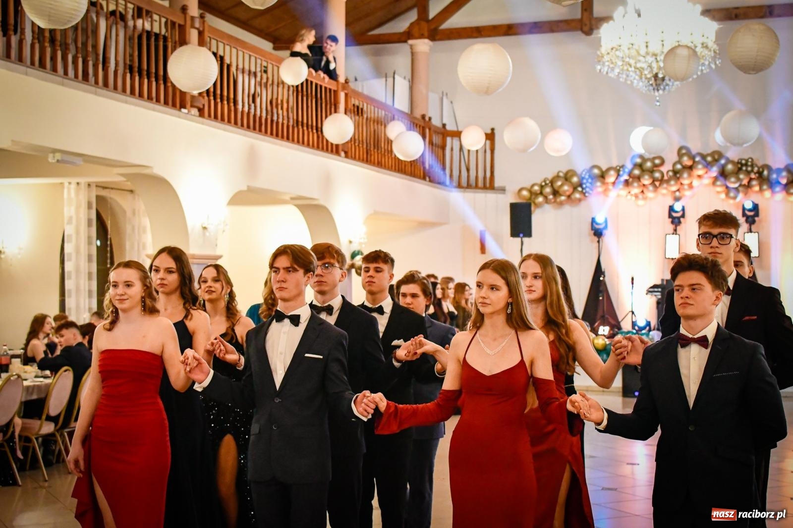 Zdjęcie w galerii na portalu naszraciborz.pl: Wielki bal studniówkowy ZSO nr 1 - I LO i Liceum Sztuk Plastycznych [FOTO i WIDEO] wiadomości z regionu