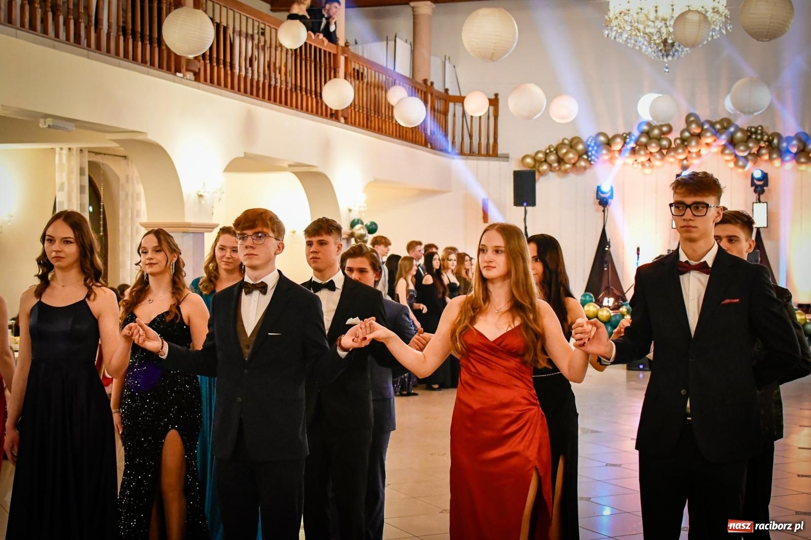 Zdjęcie w galerii na portalu naszraciborz.pl: Wielki bal studniówkowy ZSO nr 1 - I LO i Liceum Sztuk Plastycznych [FOTO i WIDEO] wiadomości z regionu