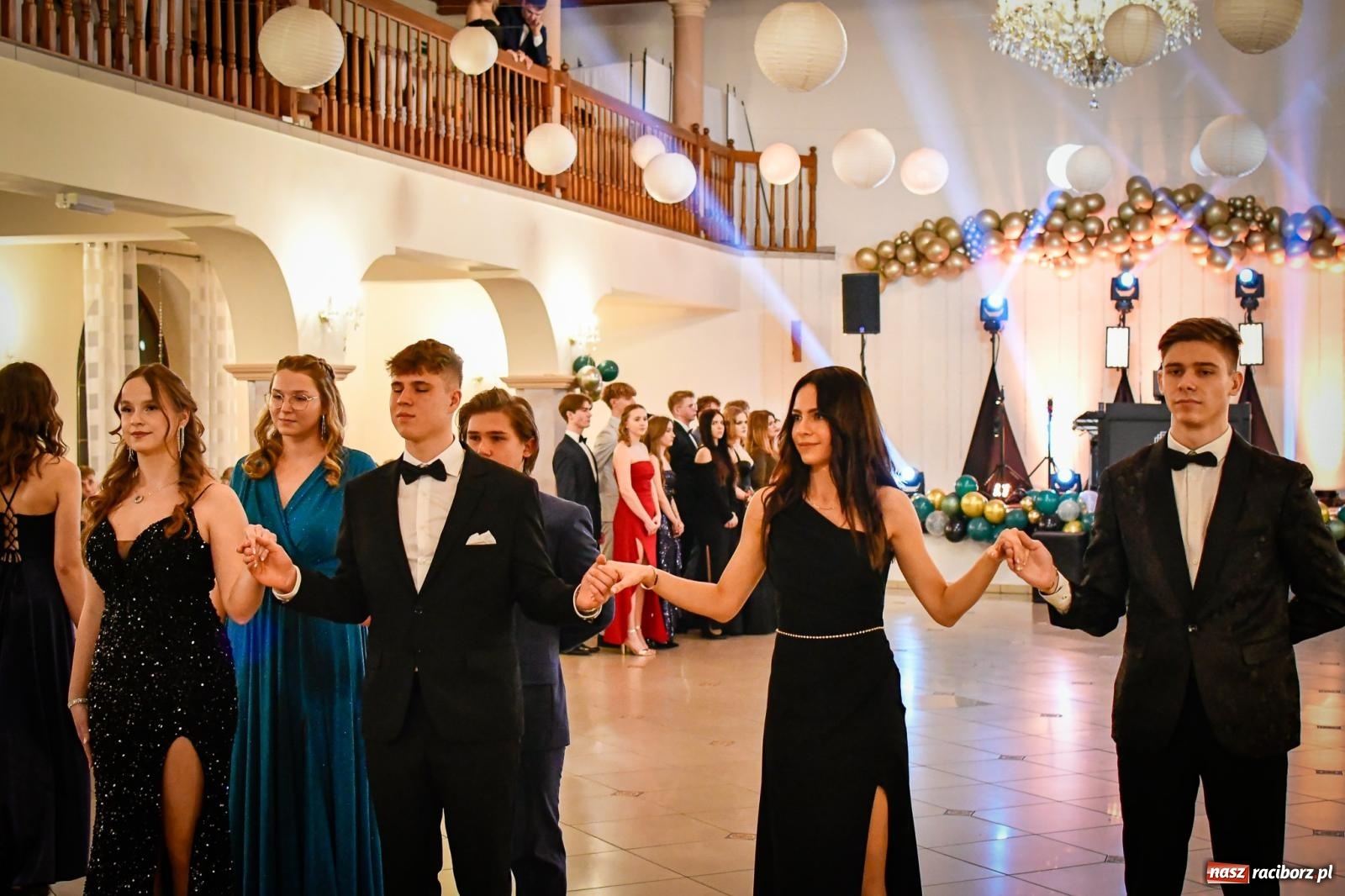Zdjęcie w galerii na portalu naszraciborz.pl: Wielki bal studniówkowy ZSO nr 1 - I LO i Liceum Sztuk Plastycznych [FOTO i WIDEO] wiadomości z regionu