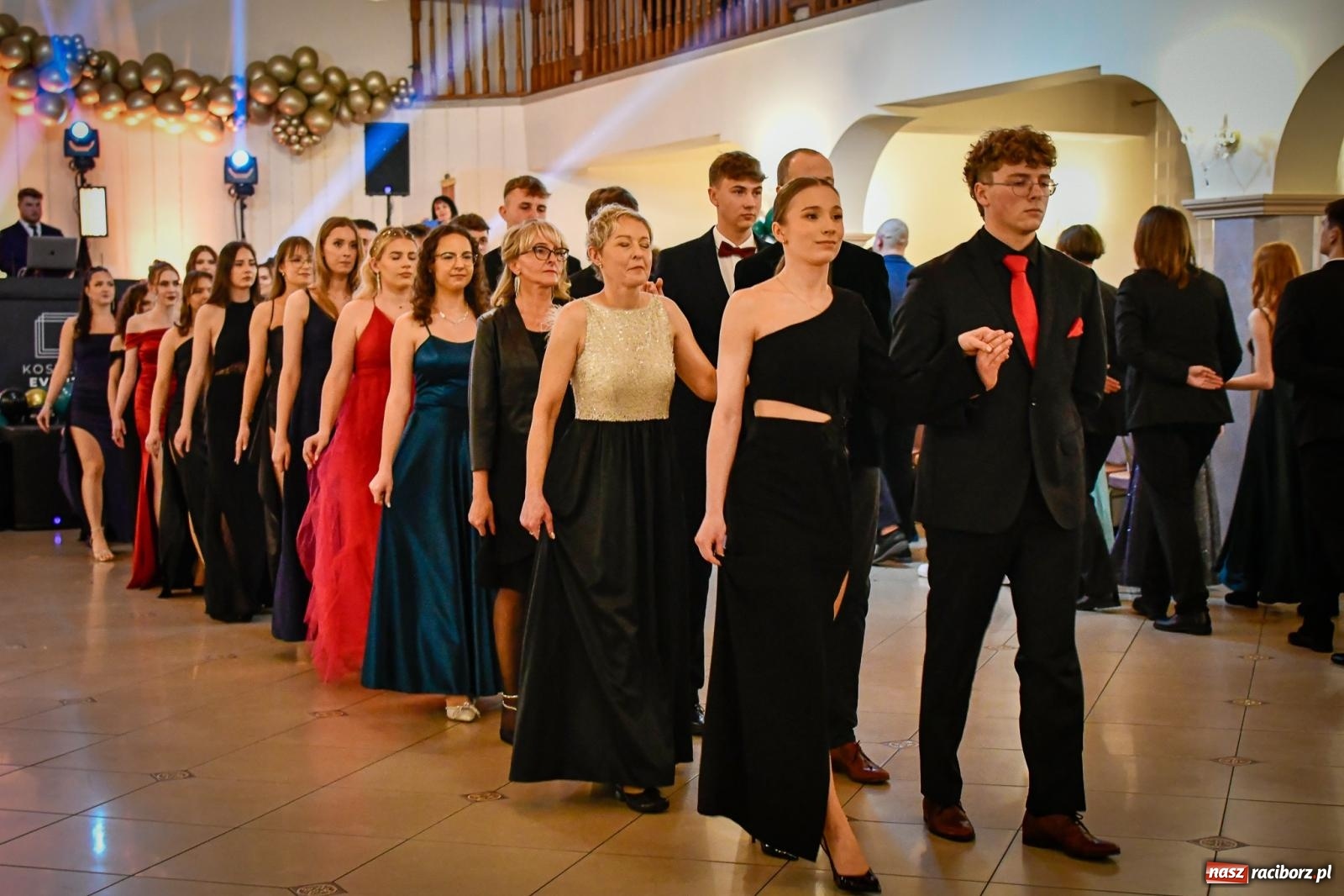 Zdjęcie w galerii na portalu naszraciborz.pl: Wielki bal studniówkowy ZSO nr 1 - I LO i Liceum Sztuk Plastycznych [FOTO i WIDEO] wiadomości z regionu