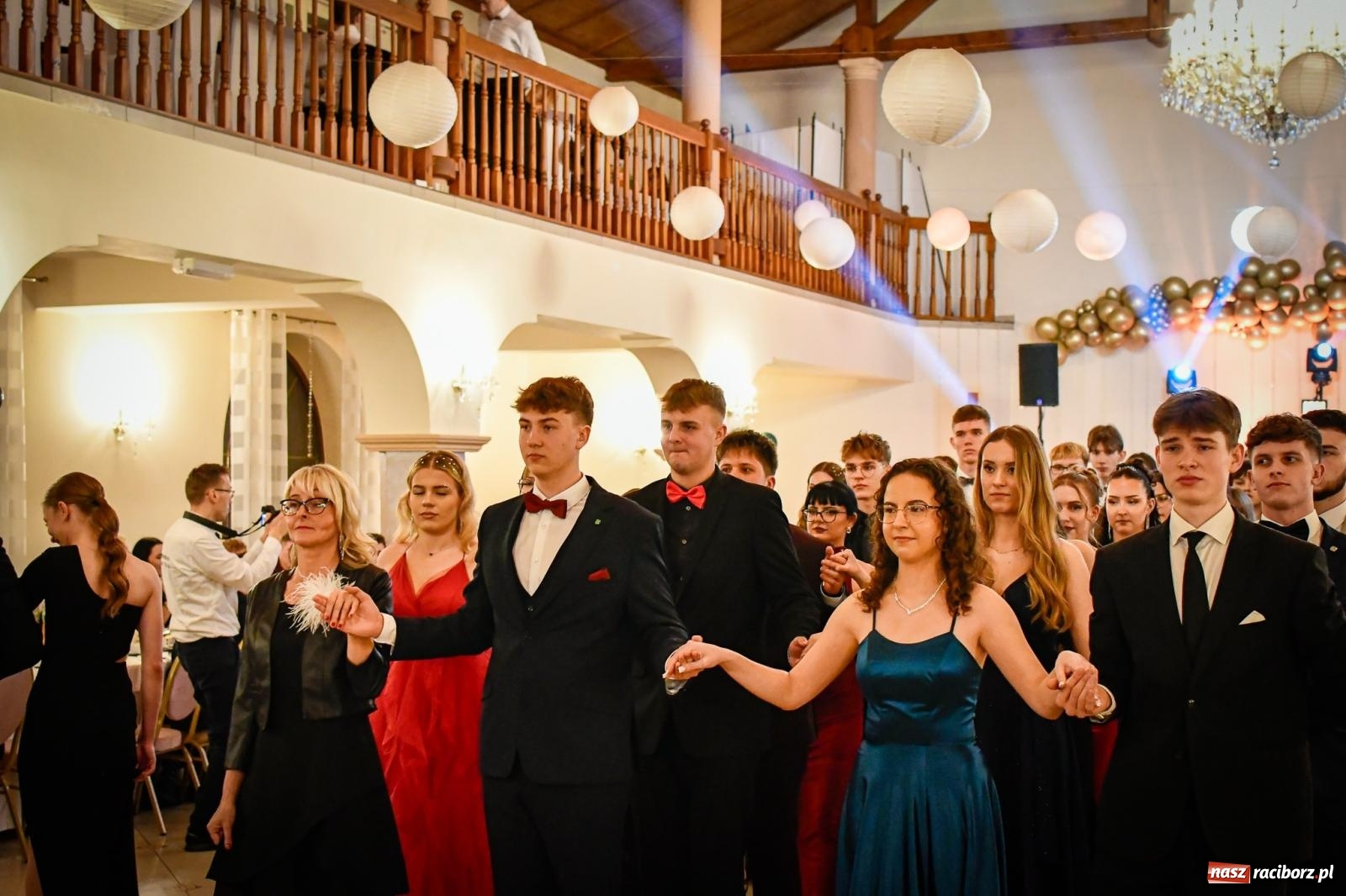 Zdjęcie w galerii na portalu naszraciborz.pl: Wielki bal studniówkowy ZSO nr 1 - I LO i Liceum Sztuk Plastycznych [FOTO i WIDEO] wiadomości z regionu