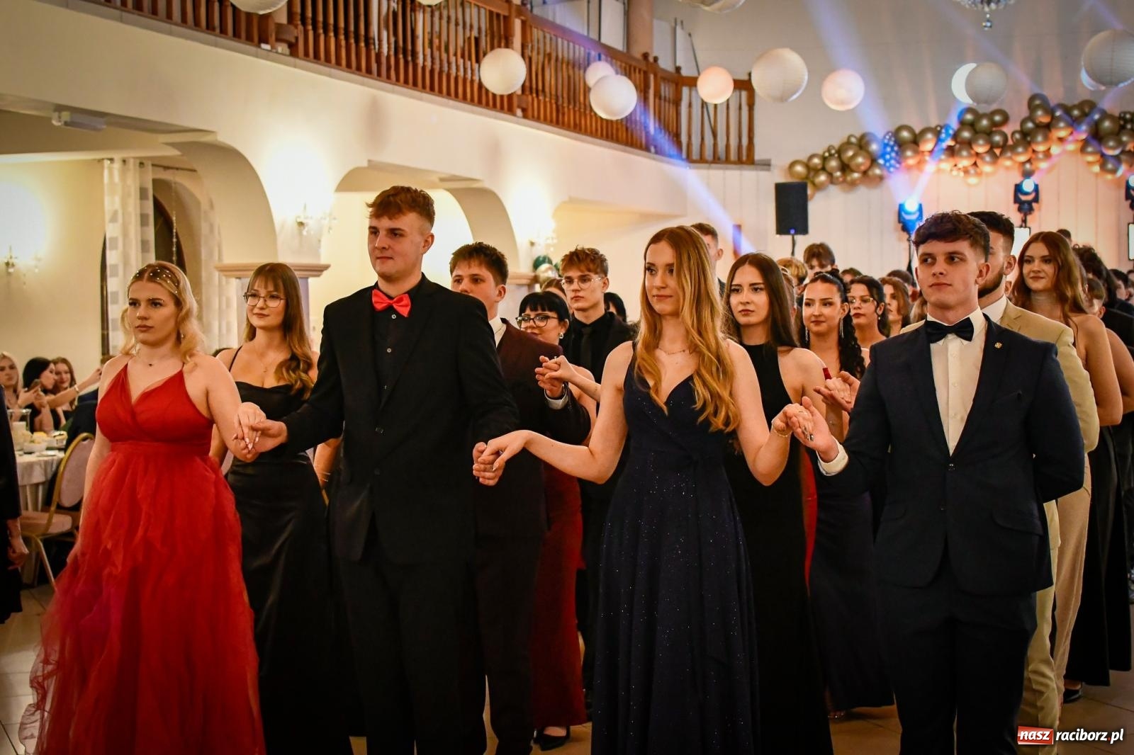 Zdjęcie w galerii na portalu naszraciborz.pl: Wielki bal studniówkowy ZSO nr 1 - I LO i Liceum Sztuk Plastycznych [FOTO i WIDEO] wiadomości z regionu