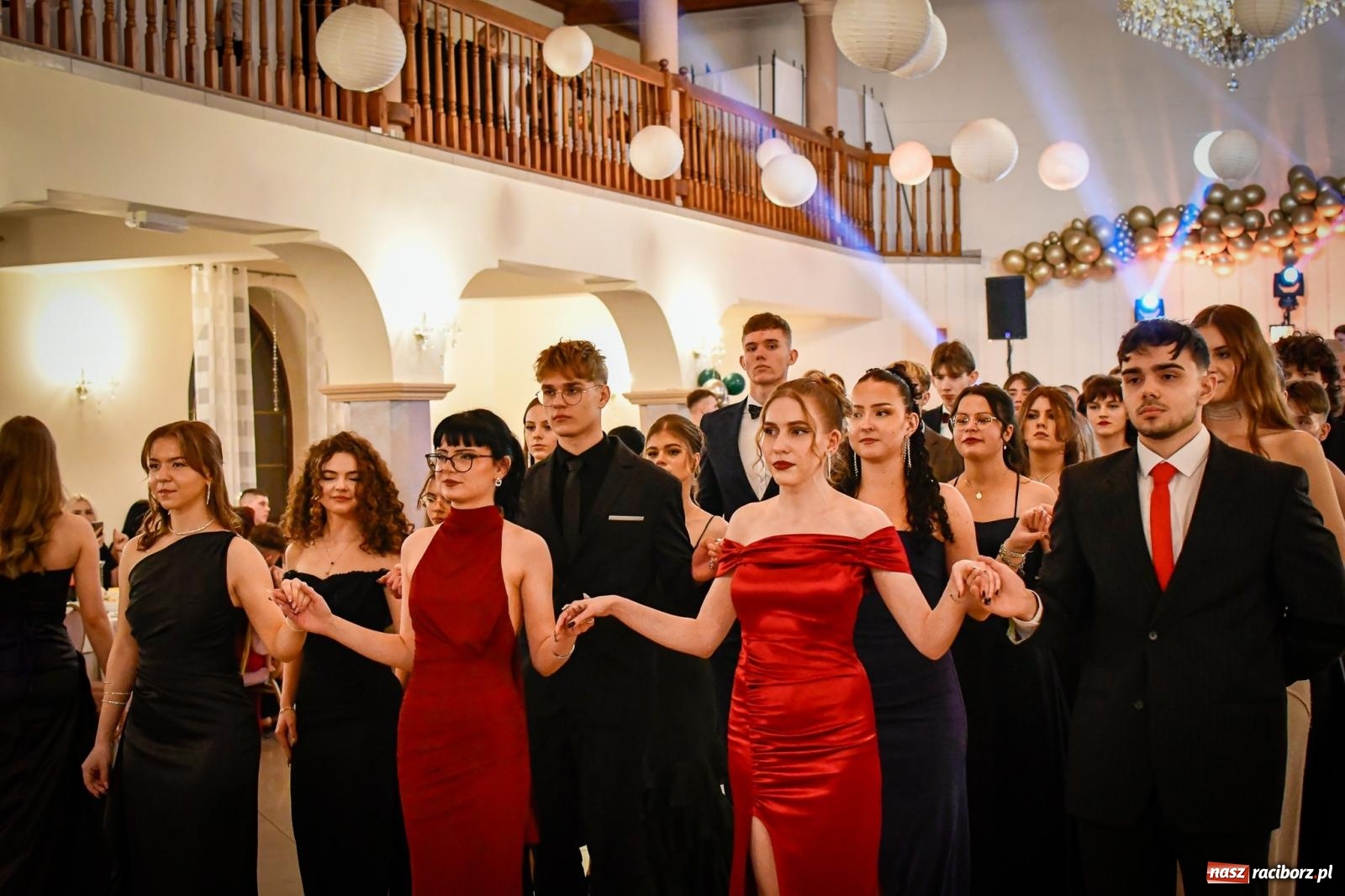 Zdjęcie w galerii na portalu naszraciborz.pl: Wielki bal studniówkowy ZSO nr 1 - I LO i Liceum Sztuk Plastycznych [FOTO i WIDEO] wiadomości z regionu