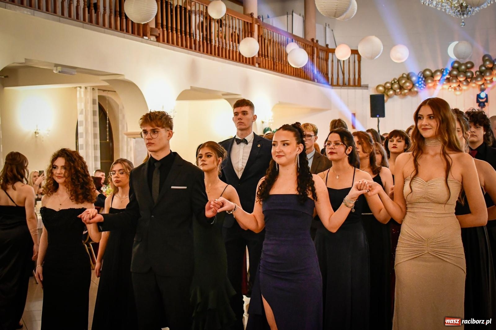 Zdjęcie w galerii na portalu naszraciborz.pl: Wielki bal studniówkowy ZSO nr 1 - I LO i Liceum Sztuk Plastycznych [FOTO i WIDEO] wiadomości z regionu