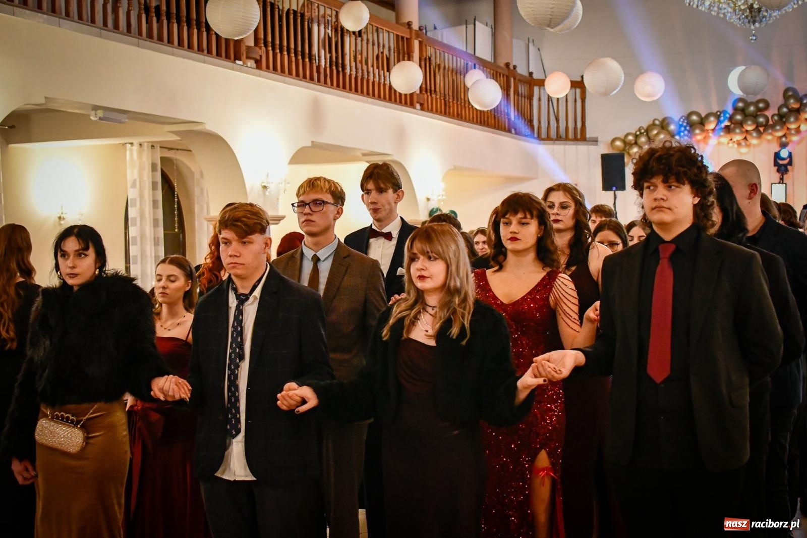 Zdjęcie w galerii na portalu naszraciborz.pl: Wielki bal studniówkowy ZSO nr 1 - I LO i Liceum Sztuk Plastycznych [FOTO i WIDEO] wiadomości z regionu