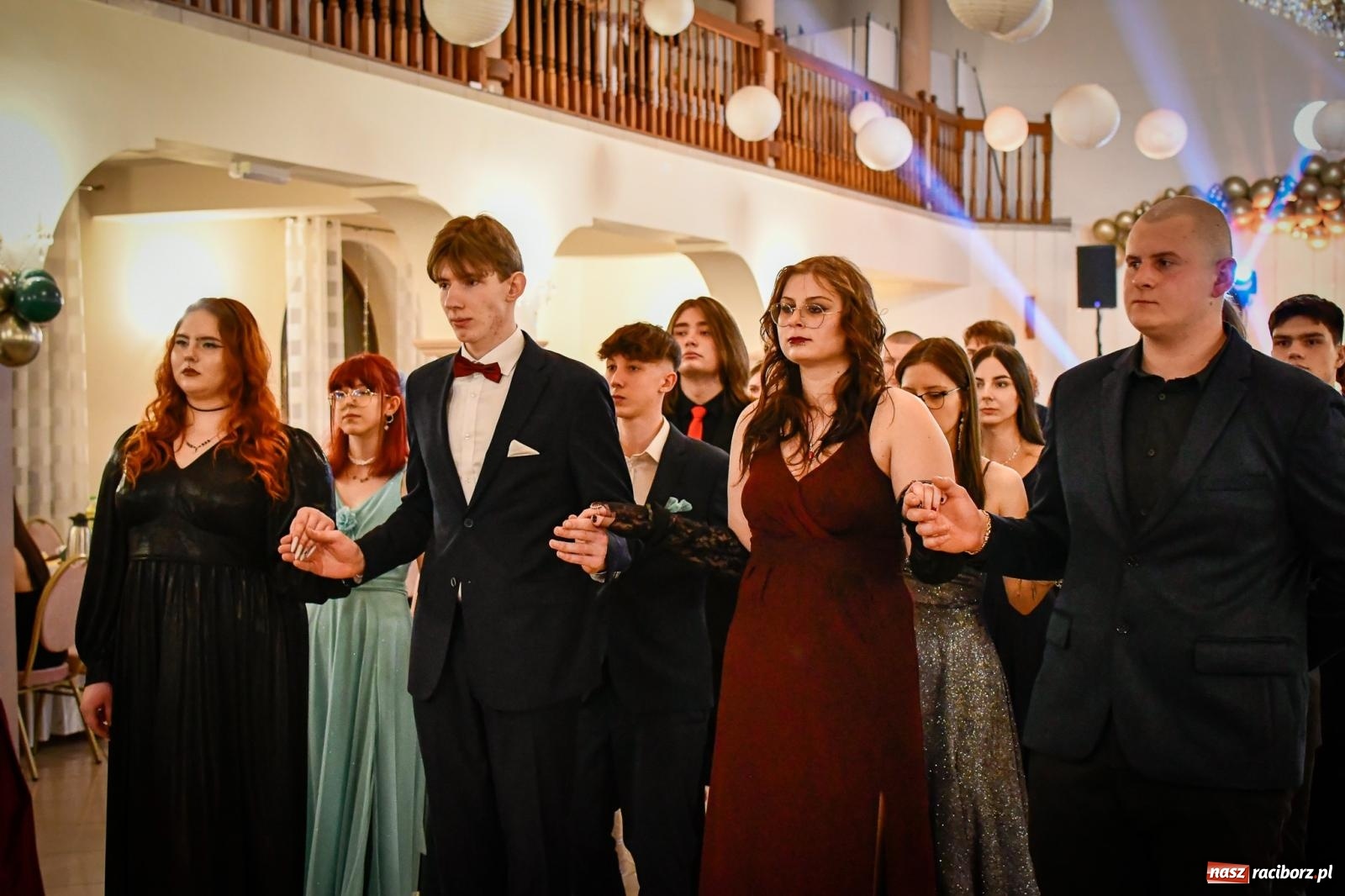 Zdjęcie w galerii na portalu naszraciborz.pl: Wielki bal studniówkowy ZSO nr 1 - I LO i Liceum Sztuk Plastycznych [FOTO i WIDEO] wiadomości z regionu