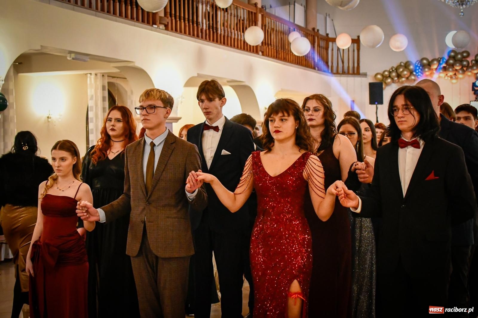 Zdjęcie w galerii na portalu naszraciborz.pl: Wielki bal studniówkowy ZSO nr 1 - I LO i Liceum Sztuk Plastycznych [FOTO i WIDEO] wiadomości z regionu