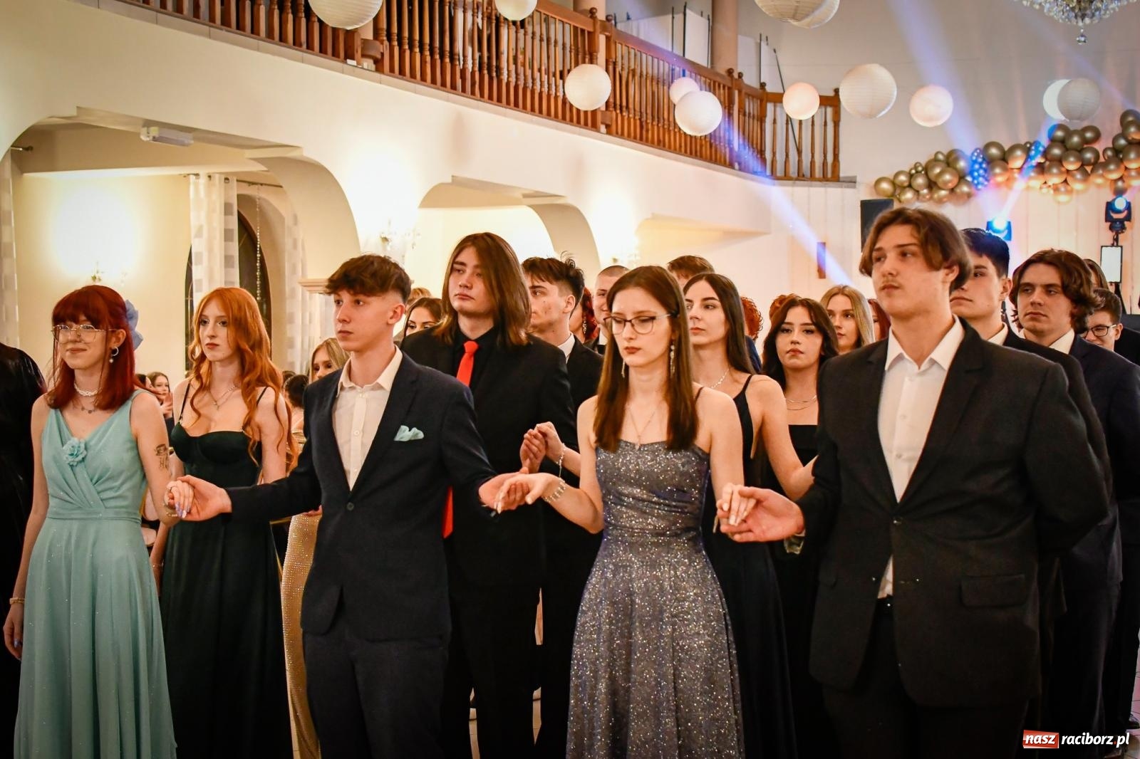 Zdjęcie w galerii na portalu naszraciborz.pl: Wielki bal studniówkowy ZSO nr 1 - I LO i Liceum Sztuk Plastycznych [FOTO i WIDEO] wiadomości z regionu