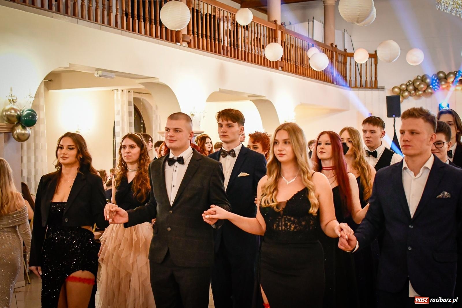 Zdjęcie w galerii na portalu naszraciborz.pl: Wielki bal studniówkowy ZSO nr 1 - I LO i Liceum Sztuk Plastycznych [FOTO i WIDEO] wiadomości z regionu