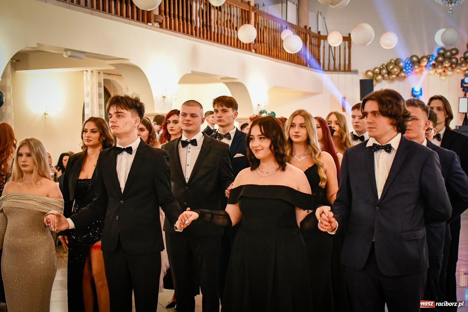 Zdjęcie w galerii na portalu naszraciborz.pl: Wielki bal studniówkowy ZSO nr 1 - I LO i Liceum Sztuk Plastycznych [FOTO i WIDEO] wiadomości z regionu