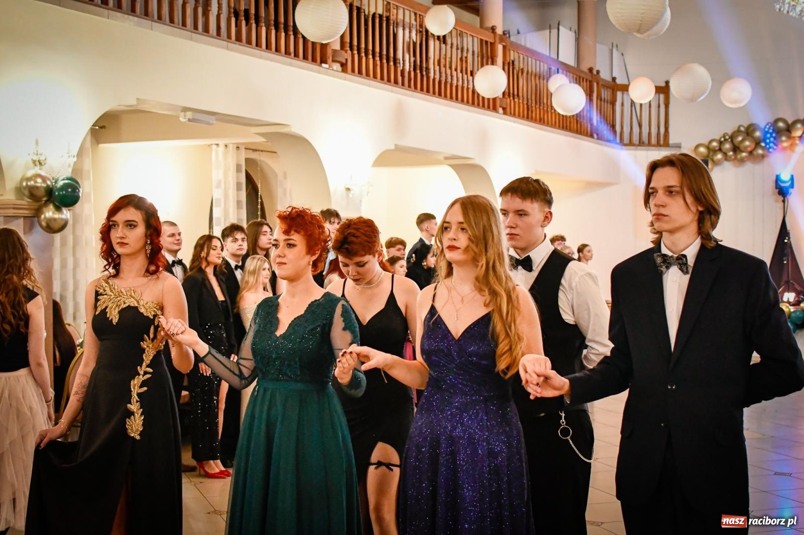 Zdjęcie w galerii na portalu naszraciborz.pl: Wielki bal studniówkowy ZSO nr 1 - I LO i Liceum Sztuk Plastycznych [FOTO i WIDEO] wiadomości z regionu