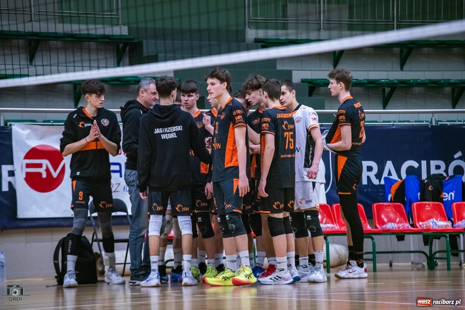 Zdjęcie w galerii na portalu naszraciborz.pl: KS Racibórz bez argumentów w starciu z Akademią Talentów Jastrzębskiego Węgla [FOTO] wiadomości z regionu