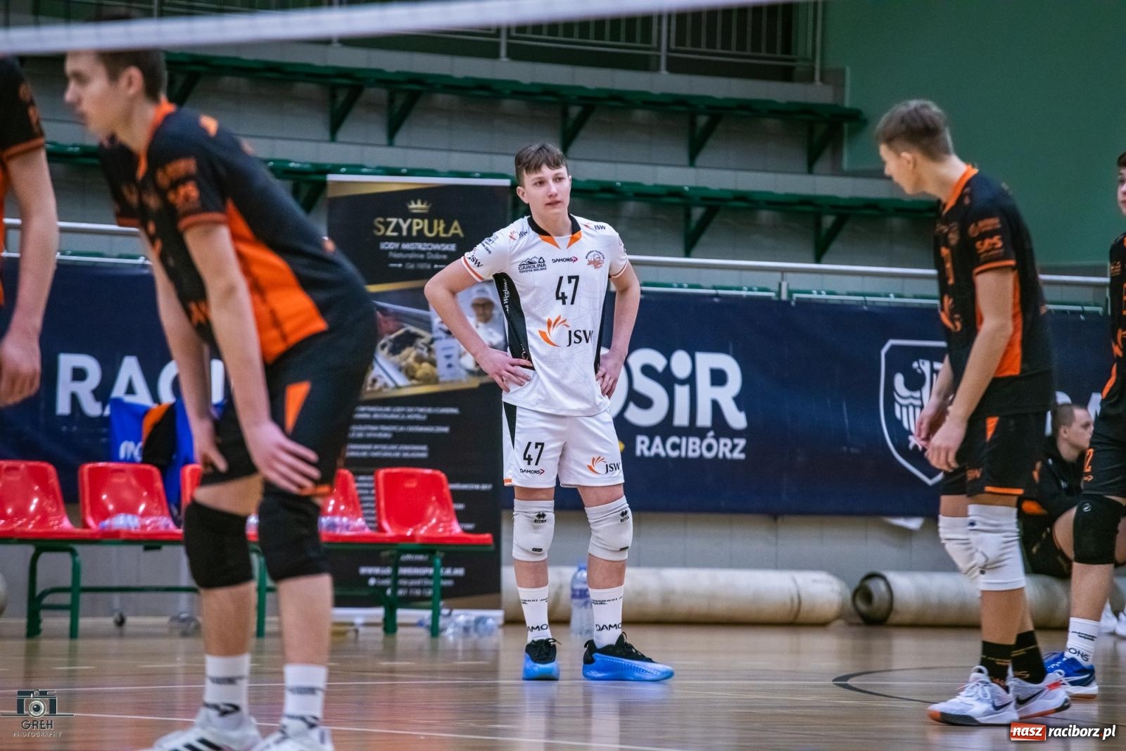 Zdjęcie w galerii na portalu naszraciborz.pl: KS Racibórz bez argumentów w starciu z Akademią Talentów Jastrzębskiego Węgla [FOTO] wiadomości z regionu