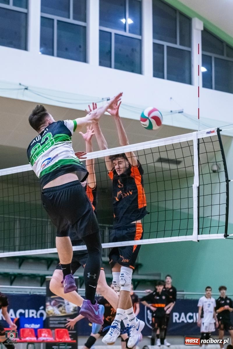 Zdjęcie w galerii na portalu naszraciborz.pl: KS Racibórz bez argumentów w starciu z Akademią Talentów Jastrzębskiego Węgla [FOTO] wiadomości z regionu