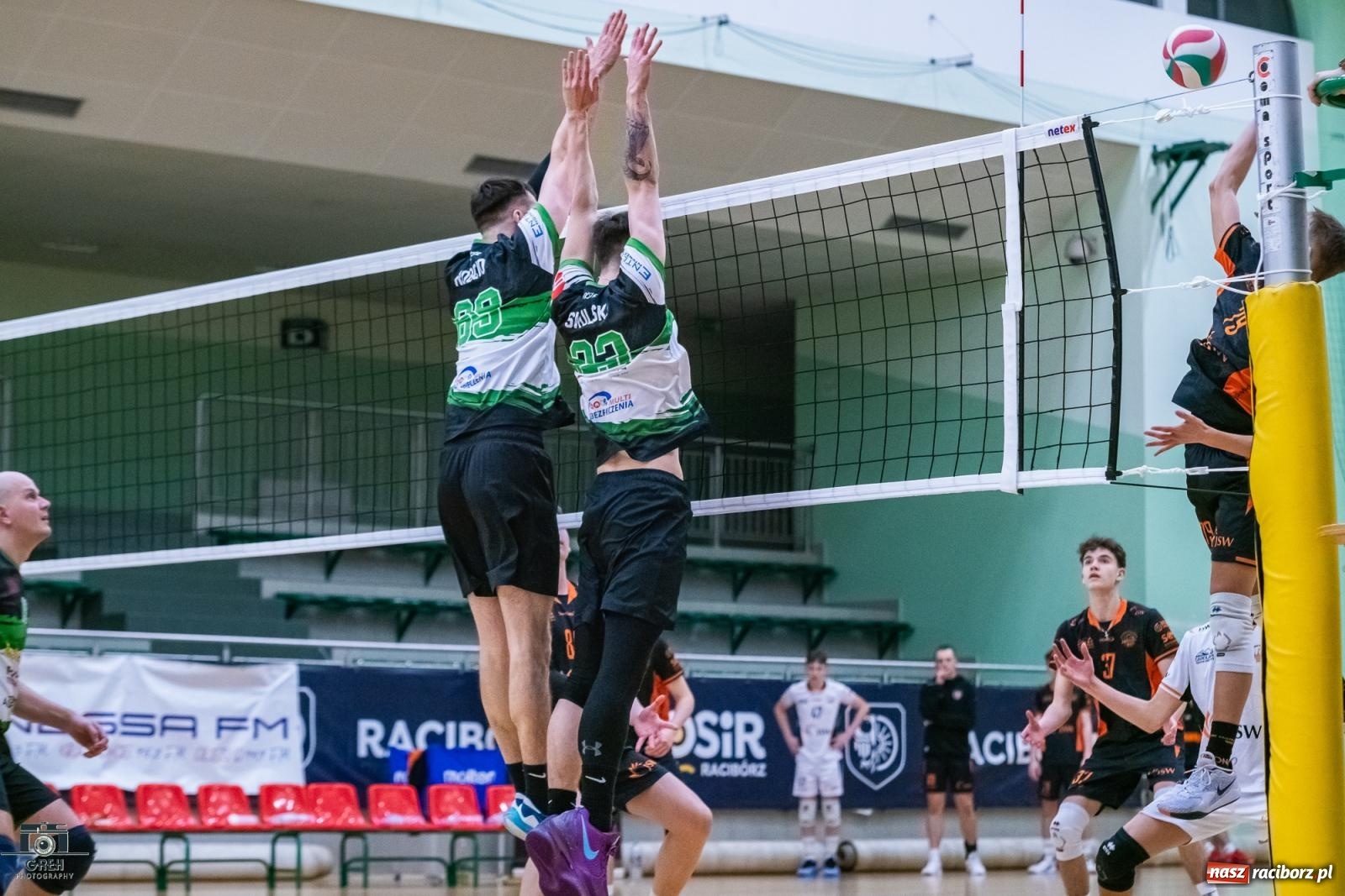 Zdjęcie w galerii na portalu naszraciborz.pl: KS Racibórz bez argumentów w starciu z Akademią Talentów Jastrzębskiego Węgla [FOTO] wiadomości z regionu