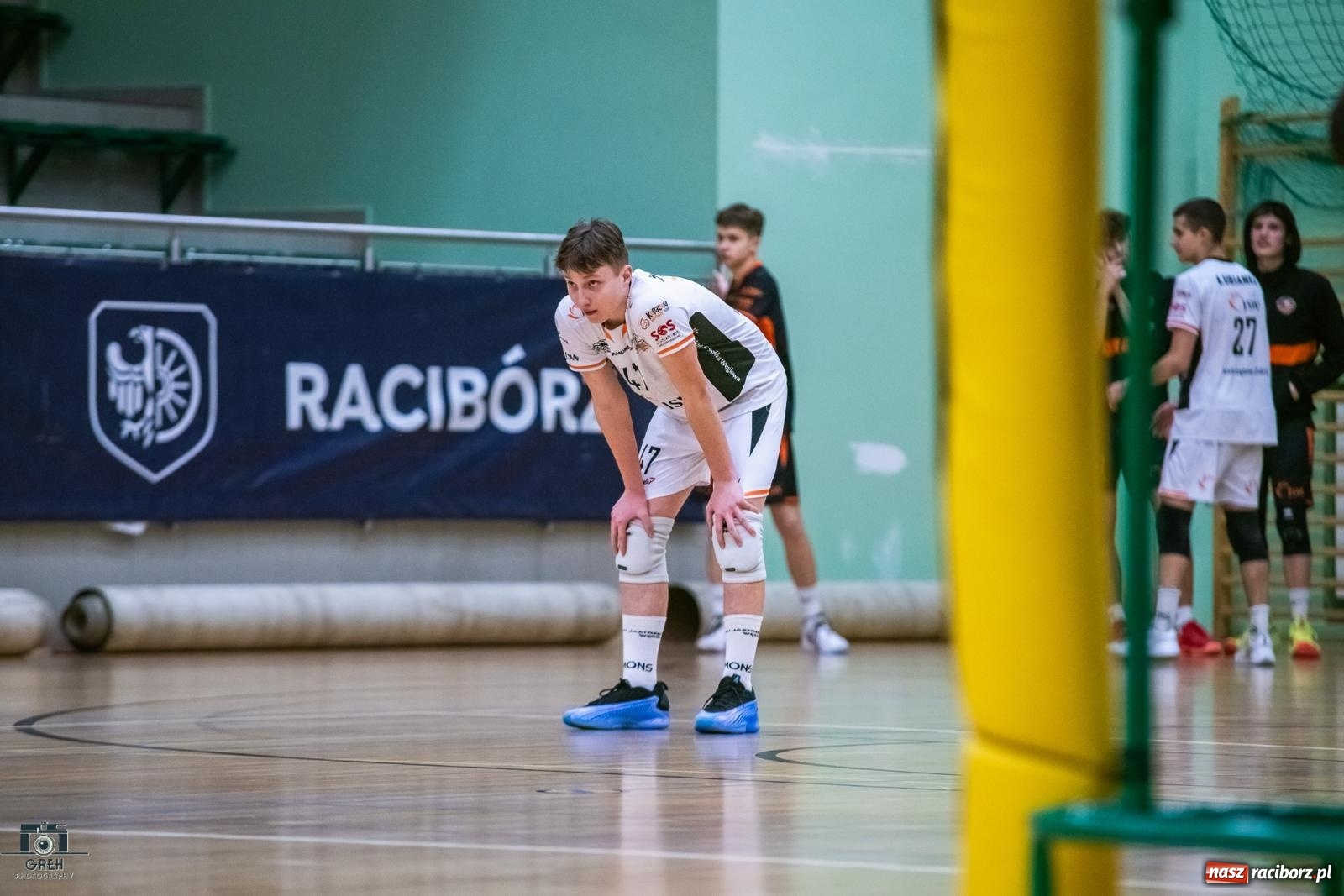 Zdjęcie w galerii na portalu naszraciborz.pl: KS Racibórz bez argumentów w starciu z Akademią Talentów Jastrzębskiego Węgla [FOTO] wiadomości z regionu