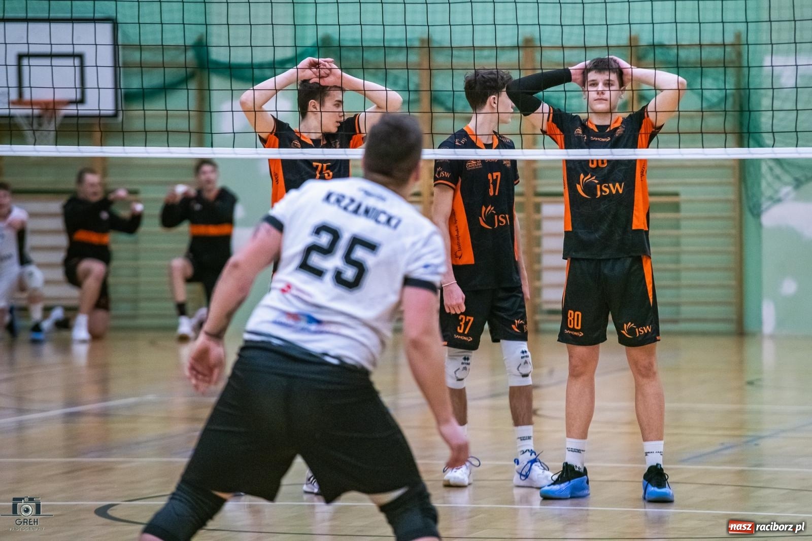 Zdjęcie w galerii na portalu naszraciborz.pl: KS Racibórz bez argumentów w starciu z Akademią Talentów Jastrzębskiego Węgla [FOTO] wiadomości z regionu