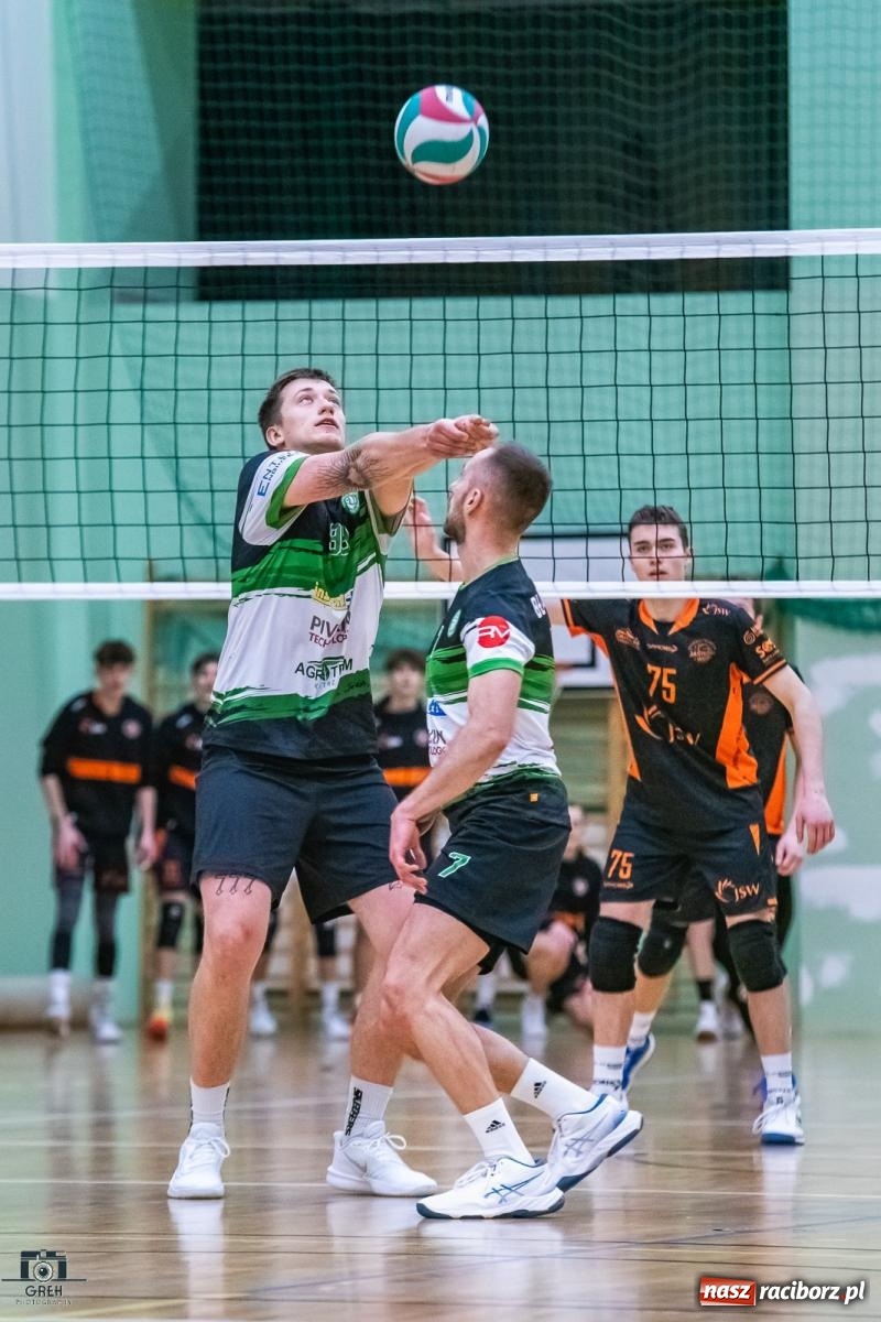 Zdjęcie w galerii na portalu naszraciborz.pl: KS Racibórz bez argumentów w starciu z Akademią Talentów Jastrzębskiego Węgla [FOTO] wiadomości z regionu