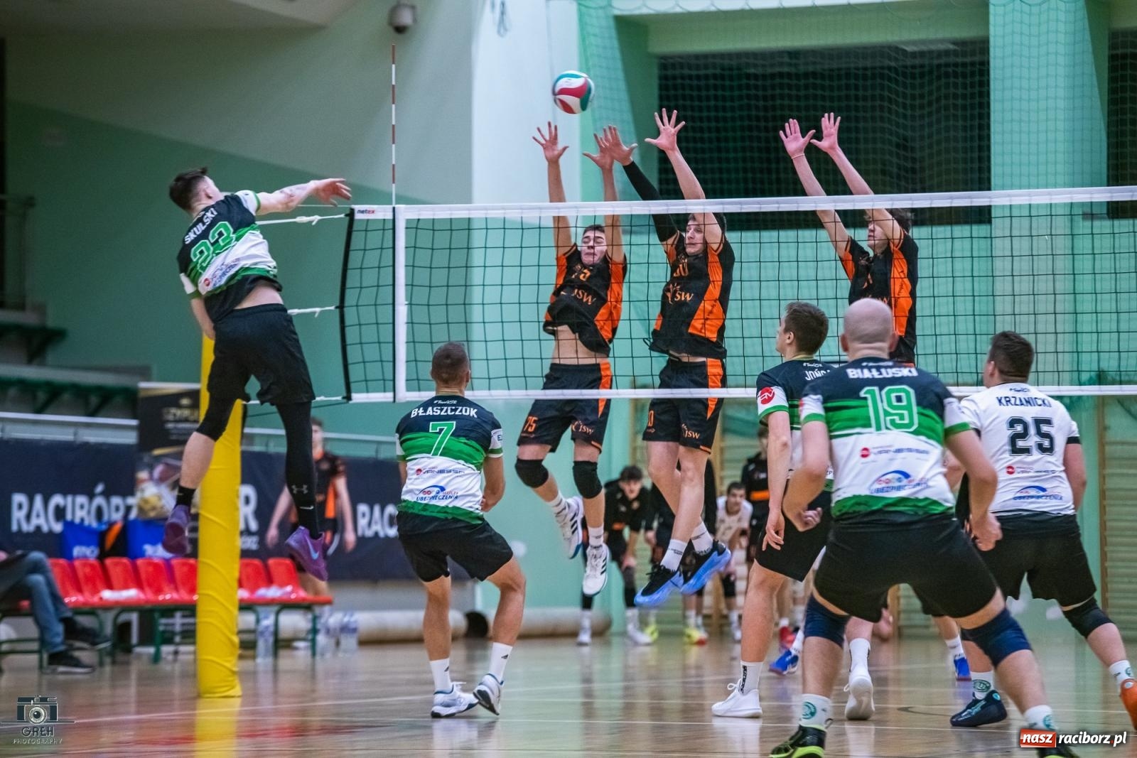 Zdjęcie w galerii na portalu naszraciborz.pl: KS Racibórz bez argumentów w starciu z Akademią Talentów Jastrzębskiego Węgla [FOTO] wiadomości z regionu