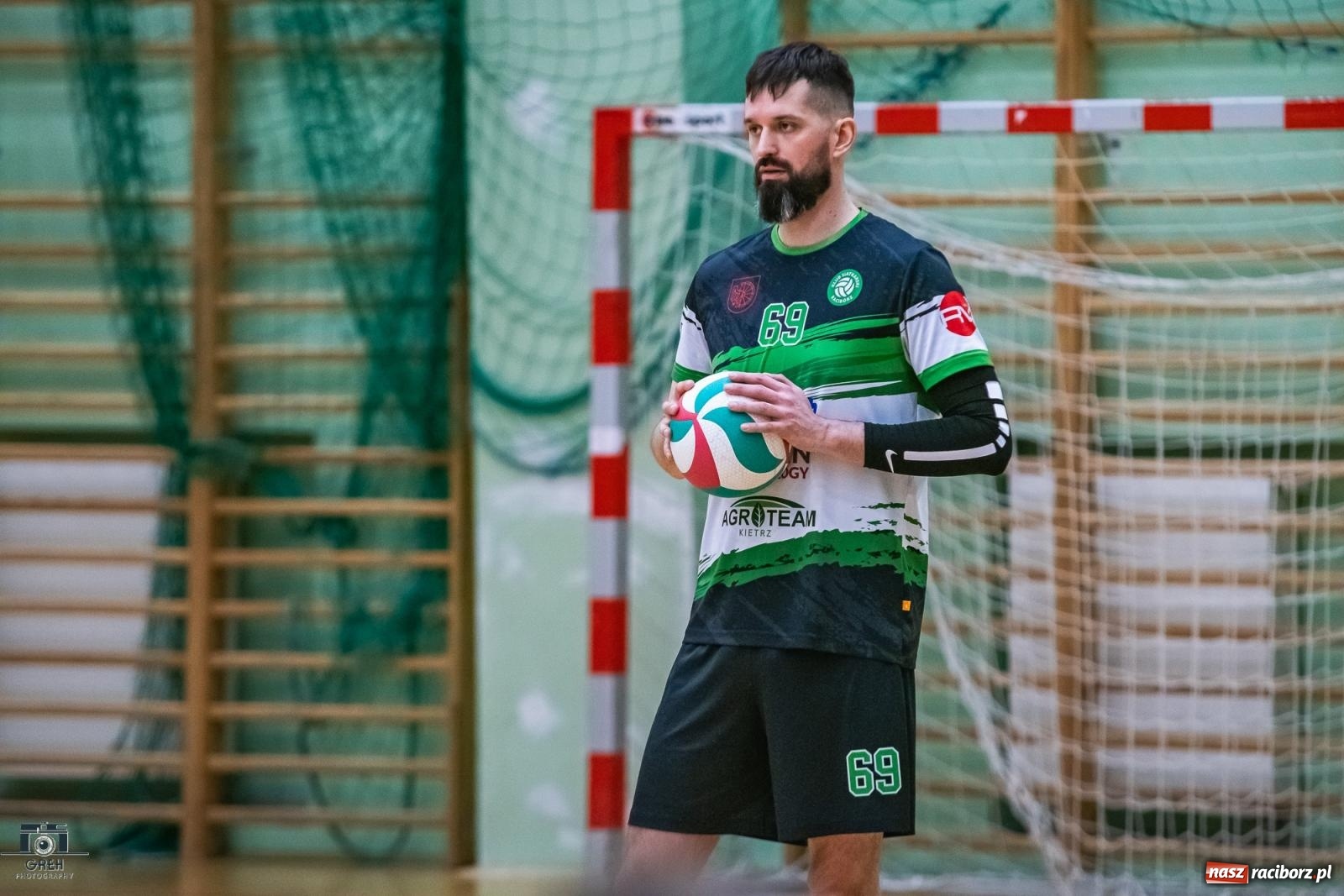 Zdjęcie w galerii na portalu naszraciborz.pl: KS Racibórz bez argumentów w starciu z Akademią Talentów Jastrzębskiego Węgla [FOTO] wiadomości z regionu