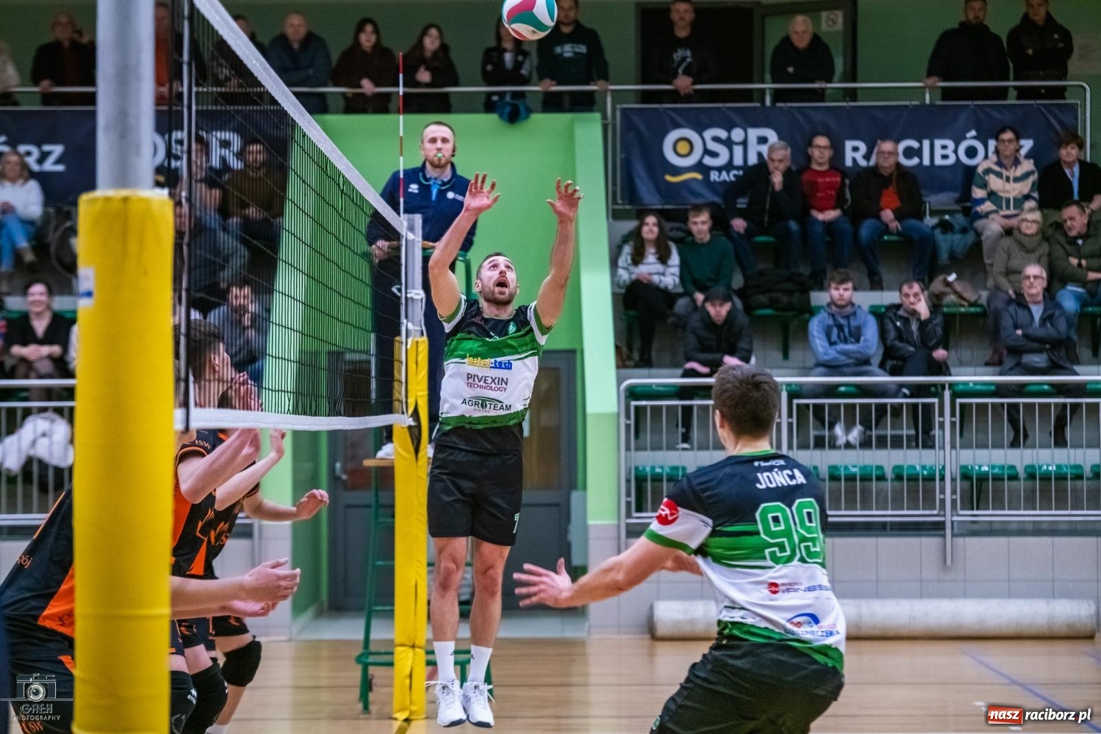 Zdjęcie w galerii na portalu naszraciborz.pl: KS Racibórz bez argumentów w starciu z Akademią Talentów Jastrzębskiego Węgla [FOTO] wiadomości z regionu