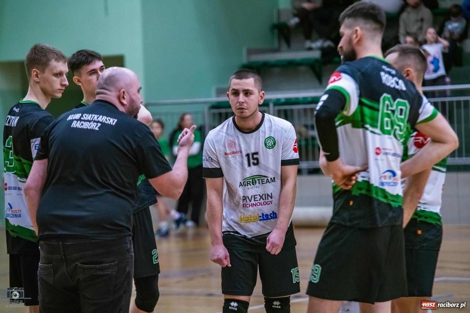 Zdjęcie w galerii na portalu naszraciborz.pl: KS Racibórz bez argumentów w starciu z Akademią Talentów Jastrzębskiego Węgla [FOTO] wiadomości z regionu