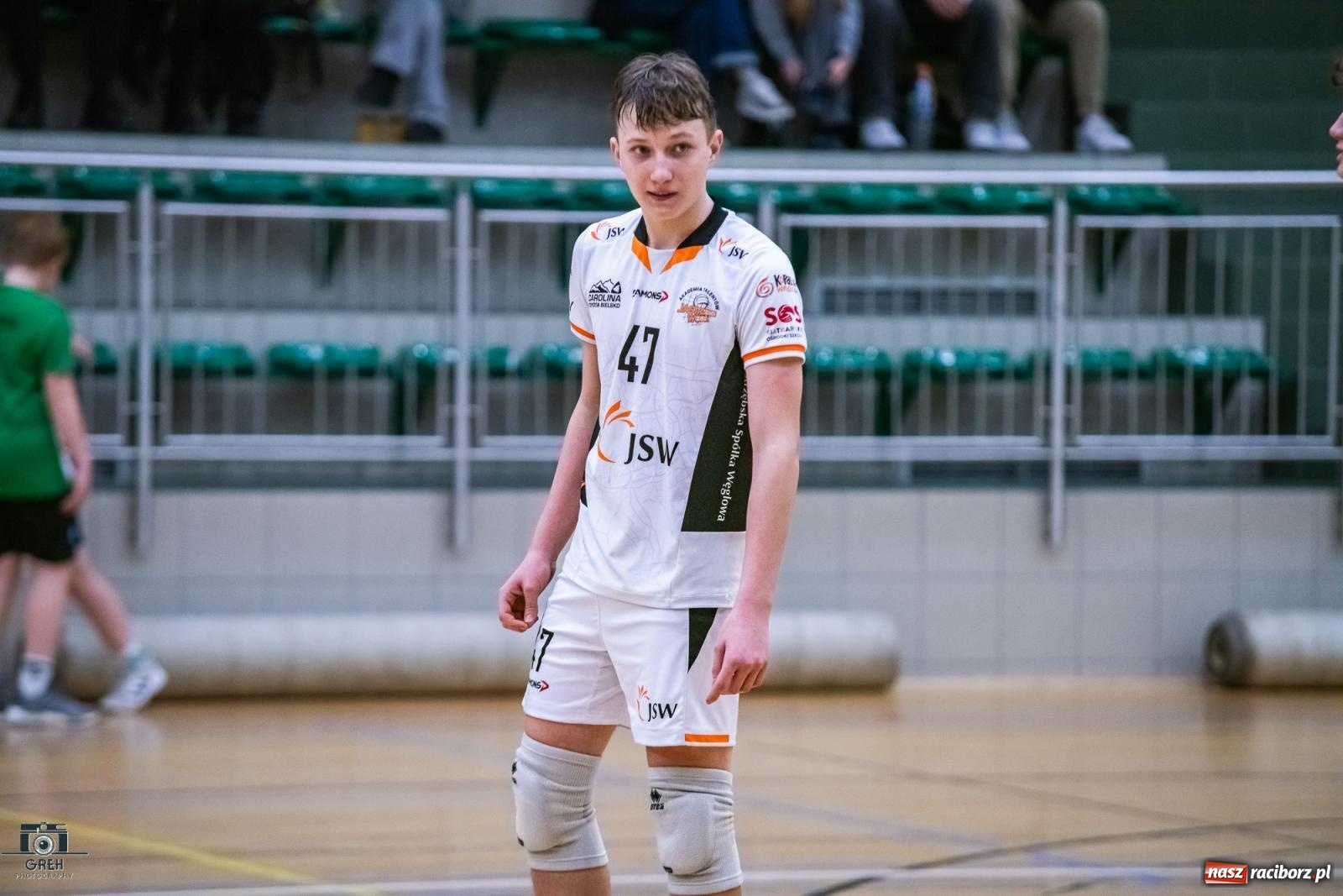 Zdjęcie w galerii na portalu naszraciborz.pl: KS Racibórz bez argumentów w starciu z Akademią Talentów Jastrzębskiego Węgla [FOTO] wiadomości z regionu