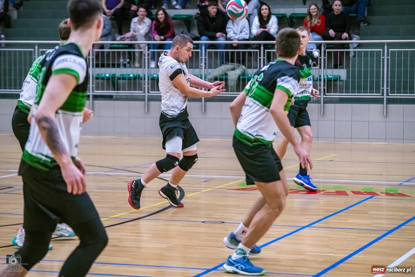 Zdjęcie w galerii na portalu naszraciborz.pl: KS Racibórz bez argumentów w starciu z Akademią Talentów Jastrzębskiego Węgla [FOTO] wiadomości z regionu