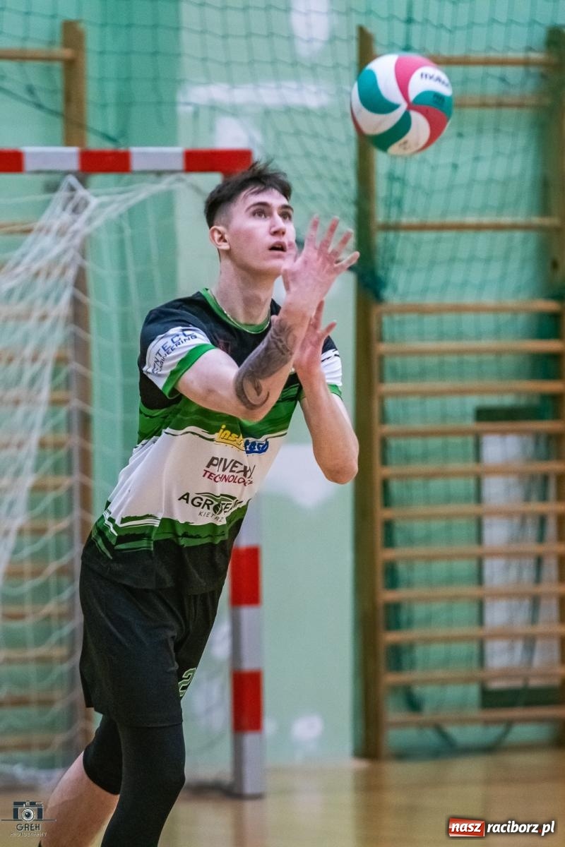 Zdjęcie w galerii na portalu naszraciborz.pl: KS Racibórz bez argumentów w starciu z Akademią Talentów Jastrzębskiego Węgla [FOTO] wiadomości z regionu