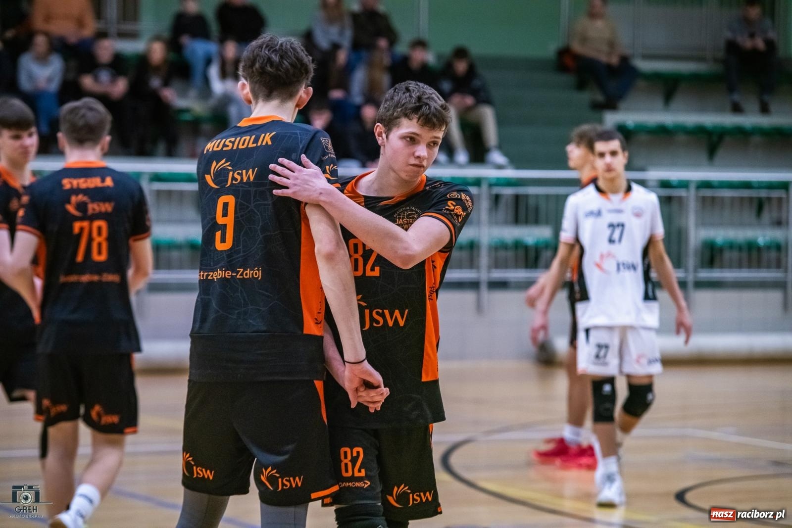 Zdjęcie w galerii na portalu naszraciborz.pl: KS Racibórz bez argumentów w starciu z Akademią Talentów Jastrzębskiego Węgla [FOTO] wiadomości z regionu