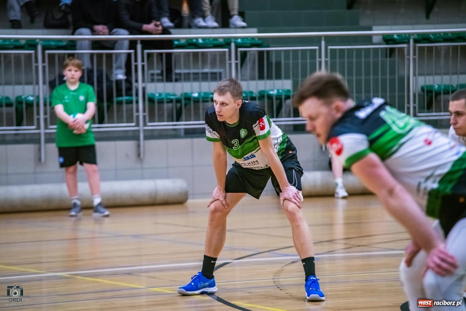 Zdjęcie w galerii na portalu naszraciborz.pl: KS Racibórz bez argumentów w starciu z Akademią Talentów Jastrzębskiego Węgla [FOTO] wiadomości z regionu