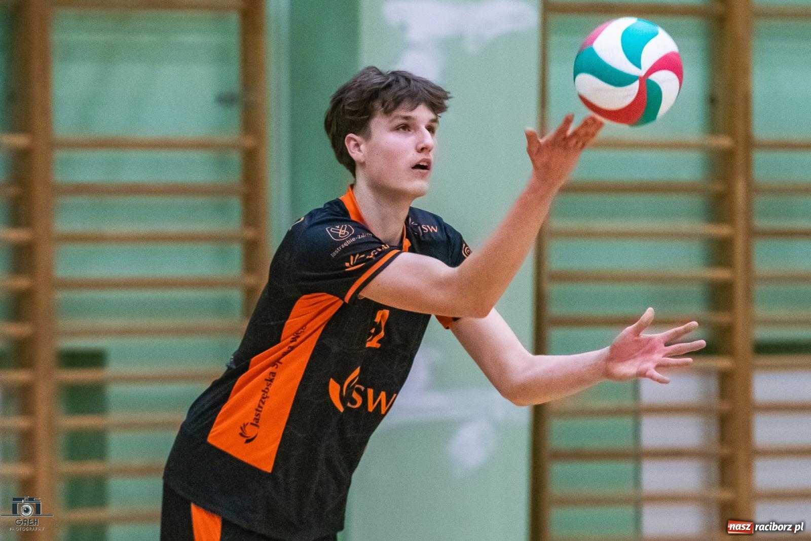 Zdjęcie w galerii na portalu naszraciborz.pl: KS Racibórz bez argumentów w starciu z Akademią Talentów Jastrzębskiego Węgla [FOTO] wiadomości z regionu