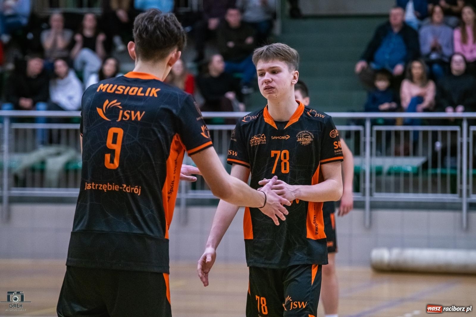 Zdjęcie w galerii na portalu naszraciborz.pl: KS Racibórz bez argumentów w starciu z Akademią Talentów Jastrzębskiego Węgla [FOTO] wiadomości z regionu