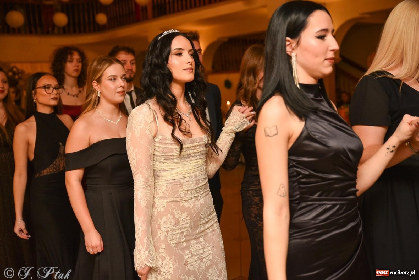 Zdjęcie w galerii na portalu naszraciborz.pl: Studniówka I LO i Liceum Sztuk Plastycznych na bis! wiadomości z regionu