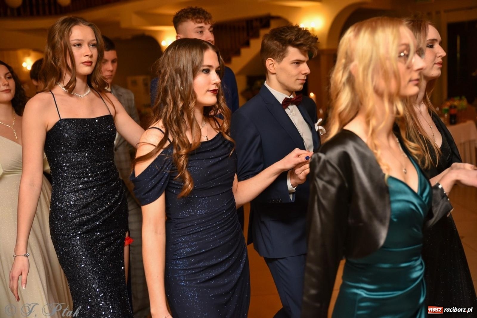 Zdjęcie w galerii na portalu naszraciborz.pl: Studniówka I LO i Liceum Sztuk Plastycznych na bis! wiadomości z regionu