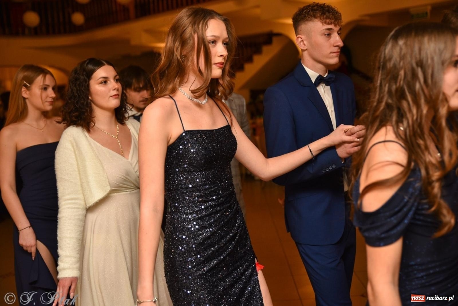 Zdjęcie w galerii na portalu naszraciborz.pl: Studniówka I LO i Liceum Sztuk Plastycznych na bis! wiadomości z regionu