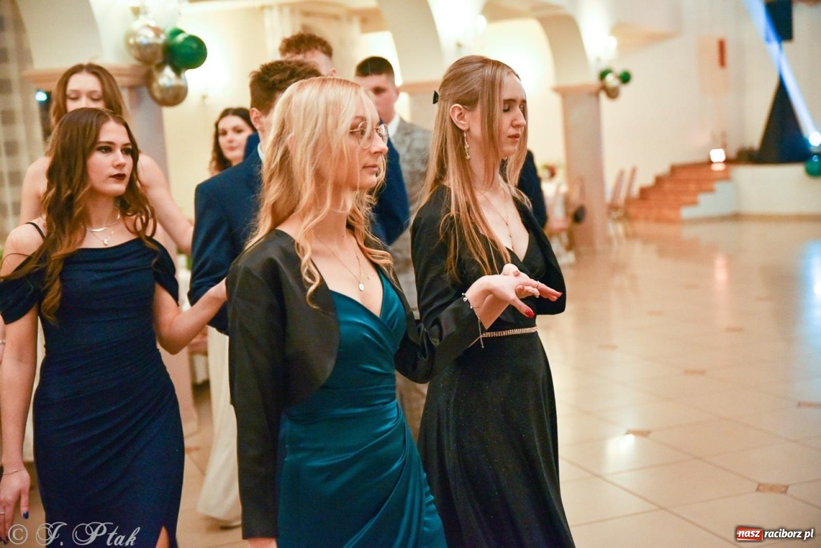 Zdjęcie w galerii na portalu naszraciborz.pl: Studniówka I LO i Liceum Sztuk Plastycznych na bis! wiadomości z regionu