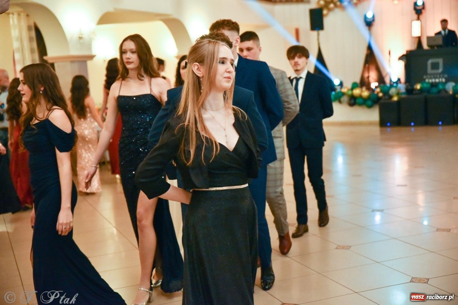 Zdjęcie w galerii na portalu naszraciborz.pl: Studniówka I LO i Liceum Sztuk Plastycznych na bis! wiadomości z regionu