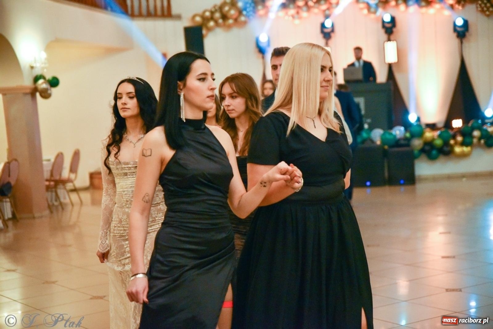 Zdjęcie w galerii na portalu naszraciborz.pl: Studniówka I LO i Liceum Sztuk Plastycznych na bis! wiadomości z regionu