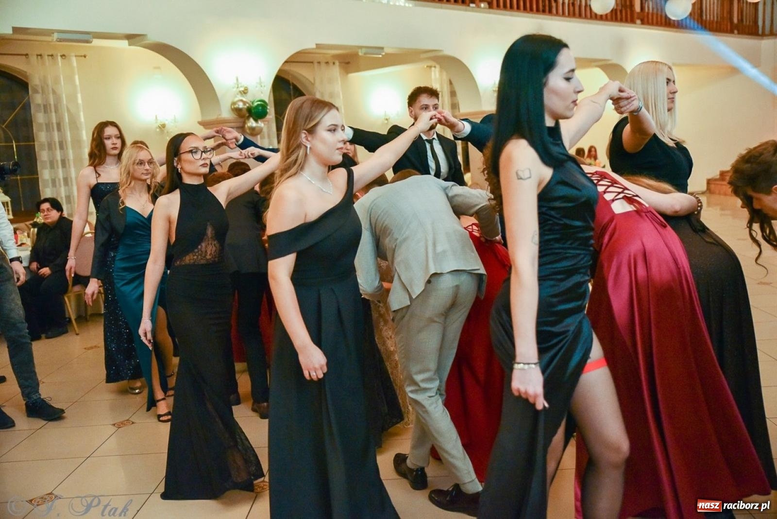 Zdjęcie w galerii na portalu naszraciborz.pl: Studniówka I LO i Liceum Sztuk Plastycznych na bis! wiadomości z regionu