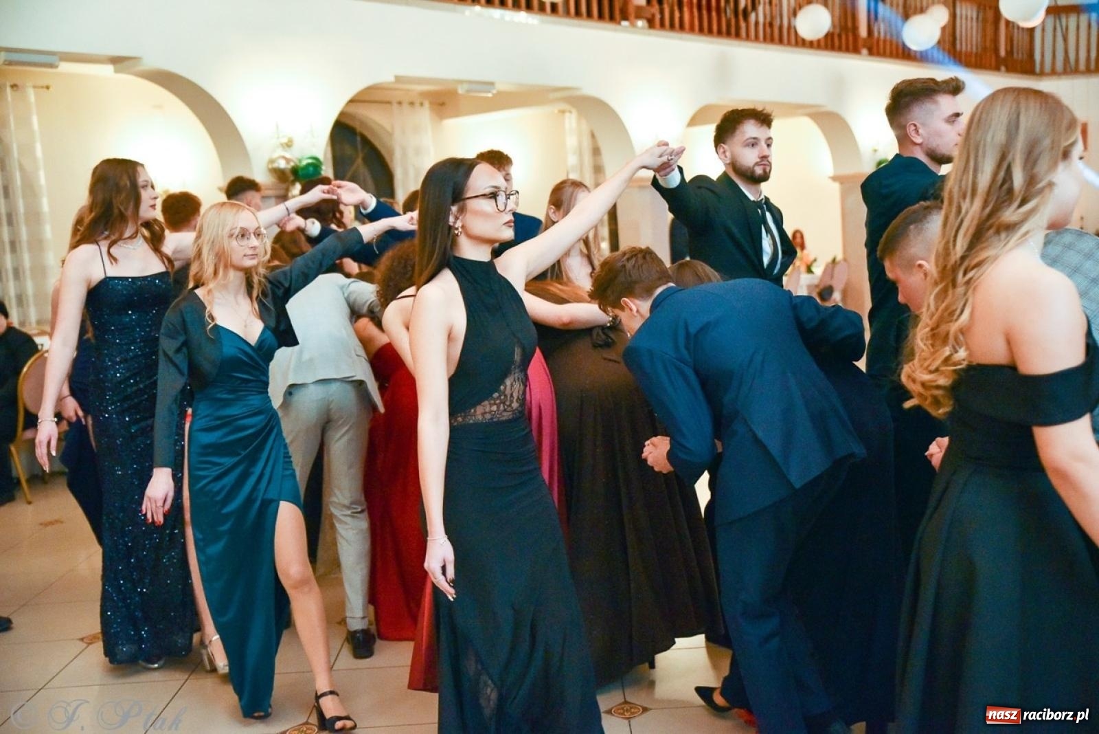 Zdjęcie w galerii na portalu naszraciborz.pl: Studniówka I LO i Liceum Sztuk Plastycznych na bis! wiadomości z regionu