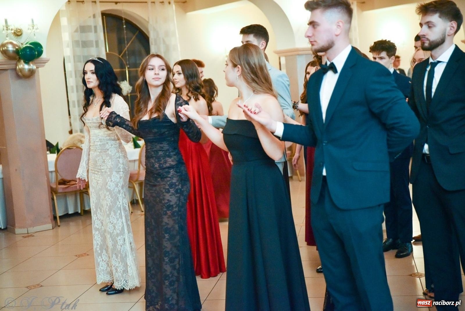 Zdjęcie w galerii na portalu naszraciborz.pl: Studniówka I LO i Liceum Sztuk Plastycznych na bis! wiadomości z regionu