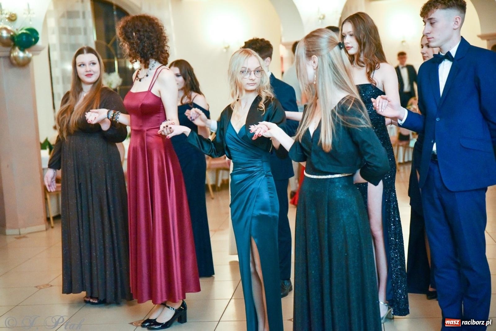 Zdjęcie w galerii na portalu naszraciborz.pl: Studniówka I LO i Liceum Sztuk Plastycznych na bis! wiadomości z regionu