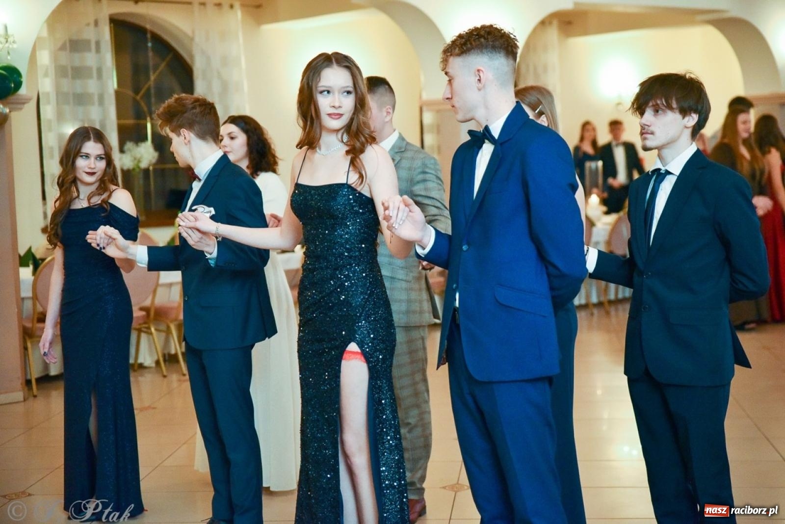 Zdjęcie w galerii na portalu naszraciborz.pl: Studniówka I LO i Liceum Sztuk Plastycznych na bis! wiadomości z regionu