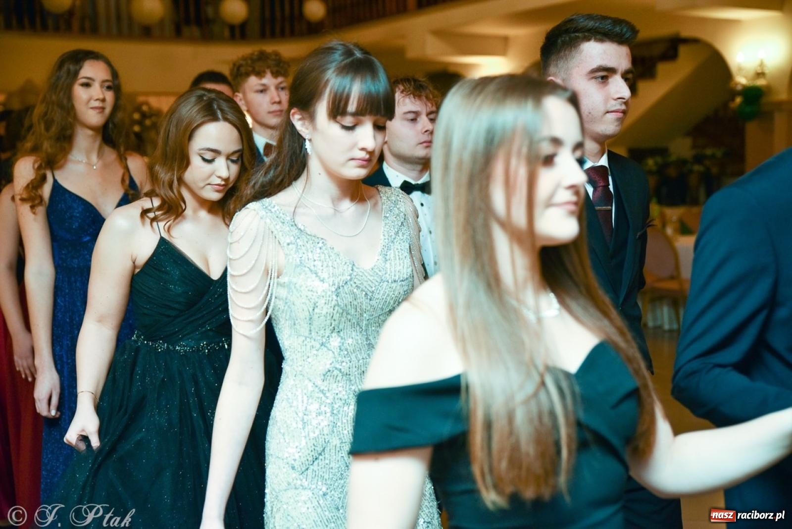 Zdjęcie w galerii na portalu naszraciborz.pl: Studniówka I LO i Liceum Sztuk Plastycznych na bis! wiadomości z regionu