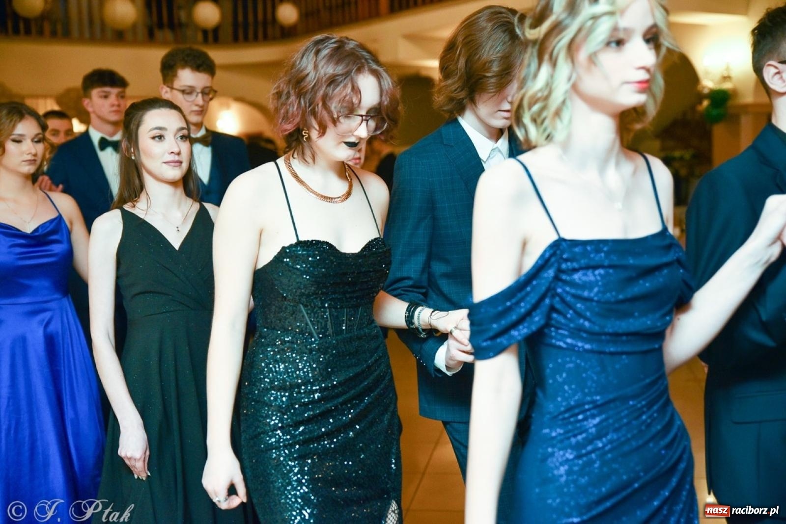 Zdjęcie w galerii na portalu naszraciborz.pl: Studniówka I LO i Liceum Sztuk Plastycznych na bis! wiadomości z regionu