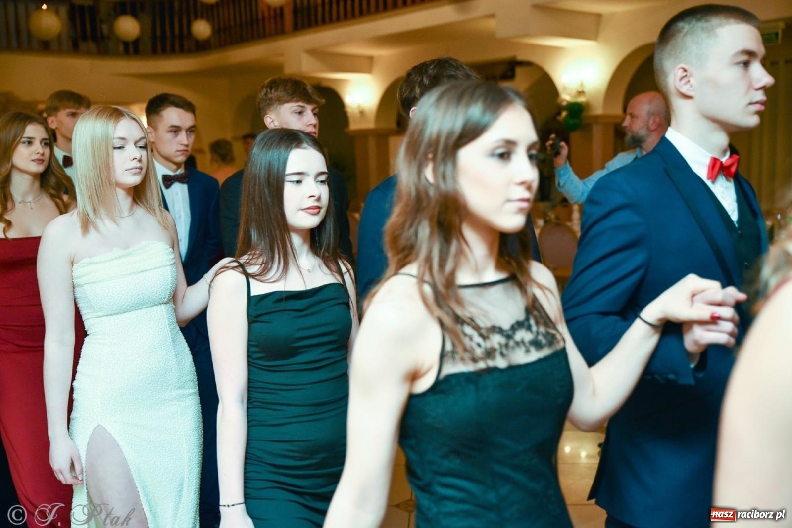 Zdjęcie w galerii na portalu naszraciborz.pl: Studniówka I LO i Liceum Sztuk Plastycznych na bis! wiadomości z regionu