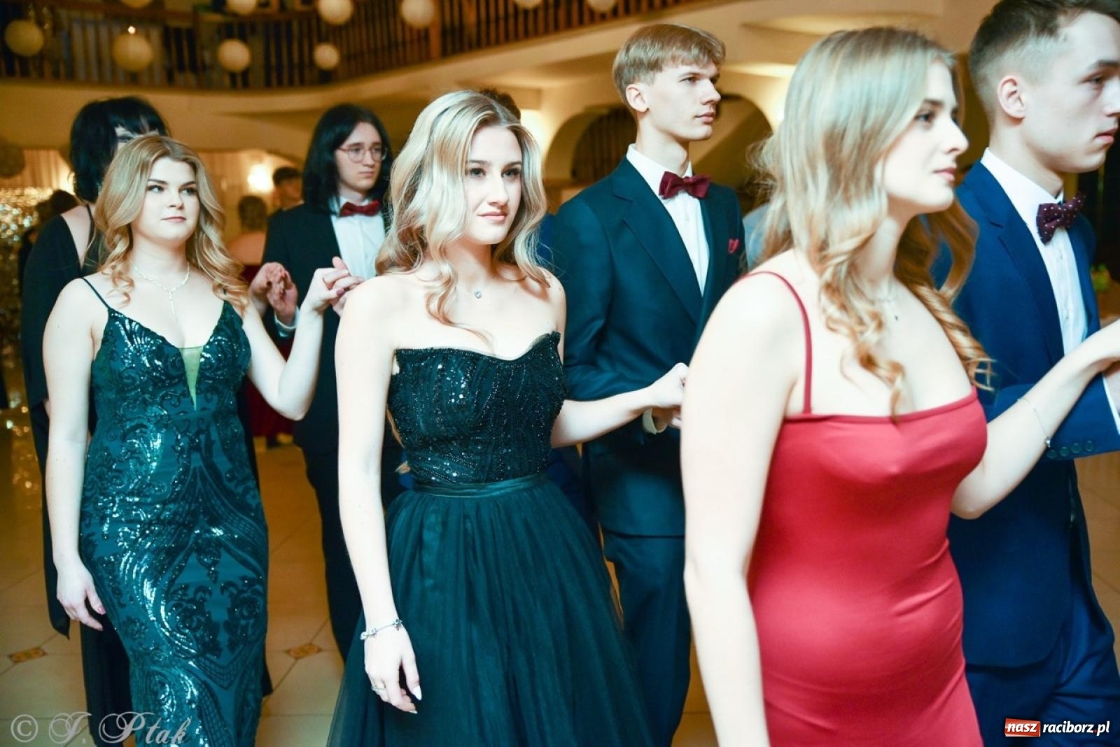 Zdjęcie w galerii na portalu naszraciborz.pl: Studniówka I LO i Liceum Sztuk Plastycznych na bis! wiadomości z regionu