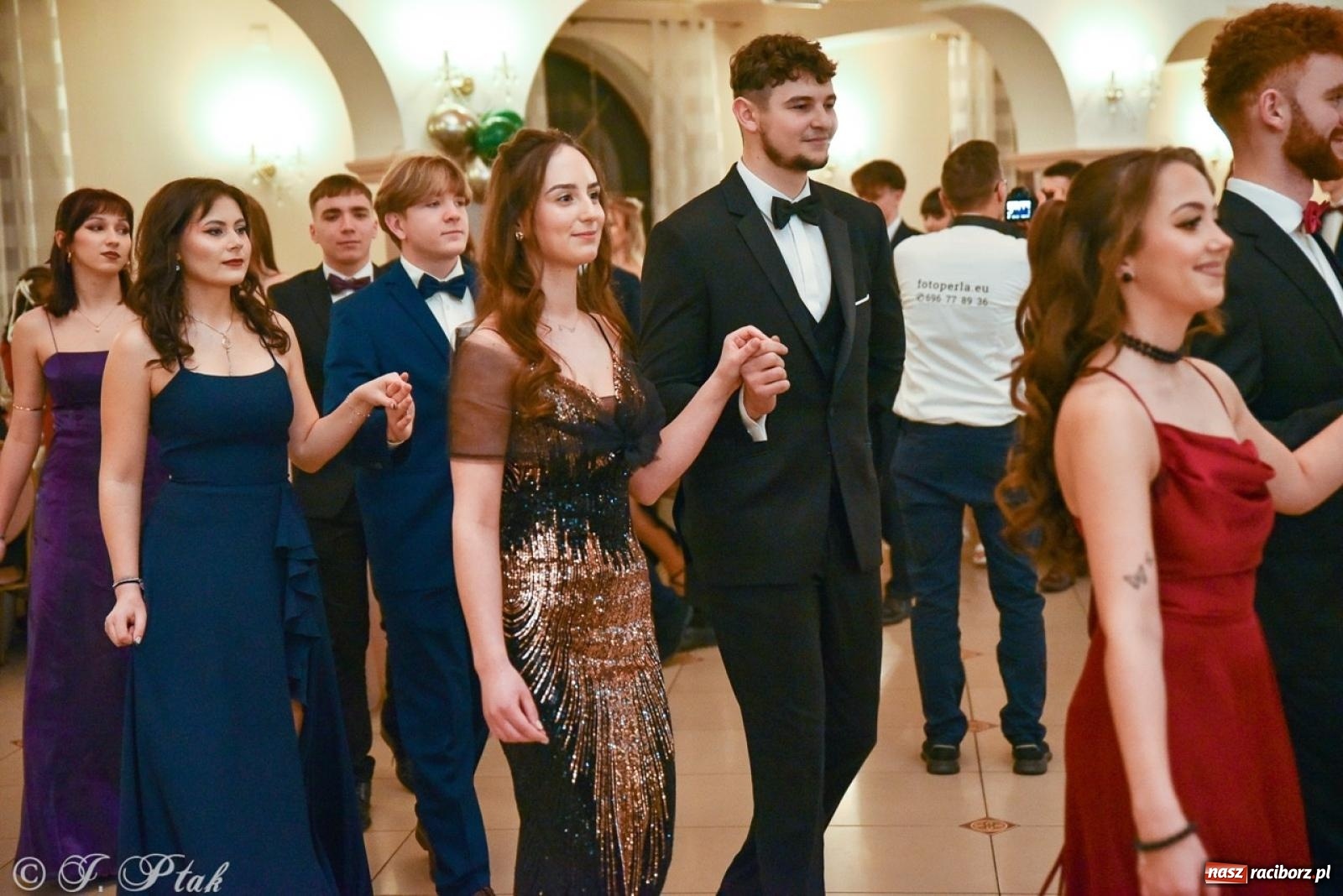 Zdjęcie w galerii na portalu naszraciborz.pl: Studniówka I LO i Liceum Sztuk Plastycznych na bis! wiadomości z regionu