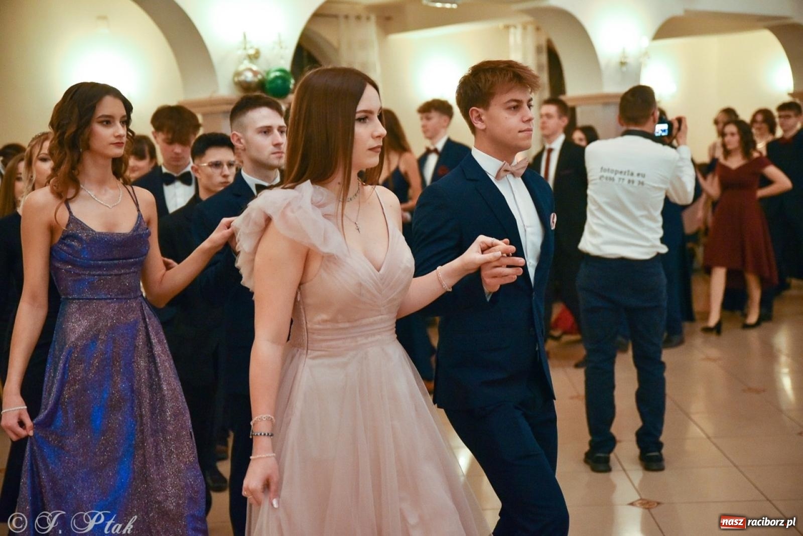 Zdjęcie w galerii na portalu naszraciborz.pl: Studniówka I LO i Liceum Sztuk Plastycznych na bis! wiadomości z regionu